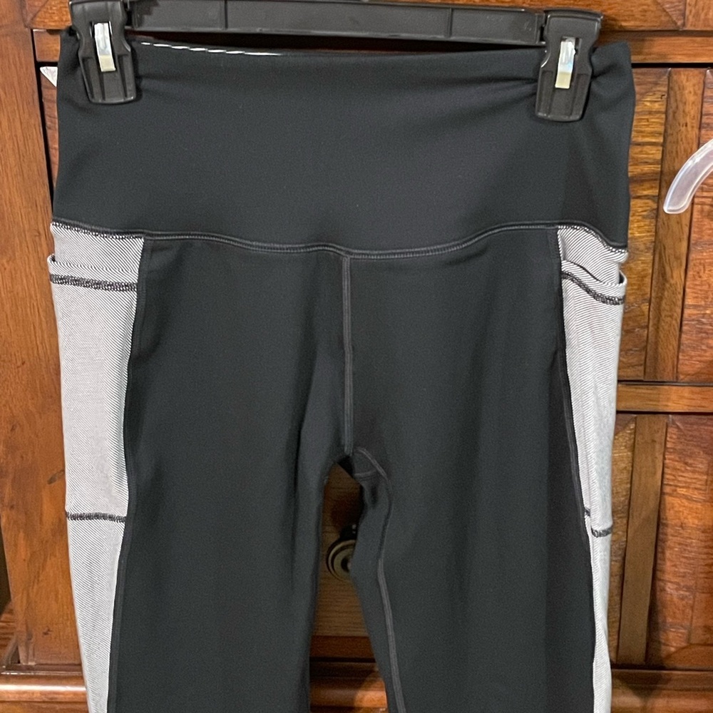 Southern Tide Black Leggings & Tank with Gray Side Panels - Picture 2 of 6
